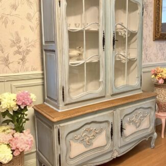 Kredens shabby chic, kredens rustykalny, kredens francuski